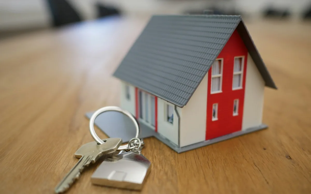 KORA Realty · Modern web sitesi önizlemesi